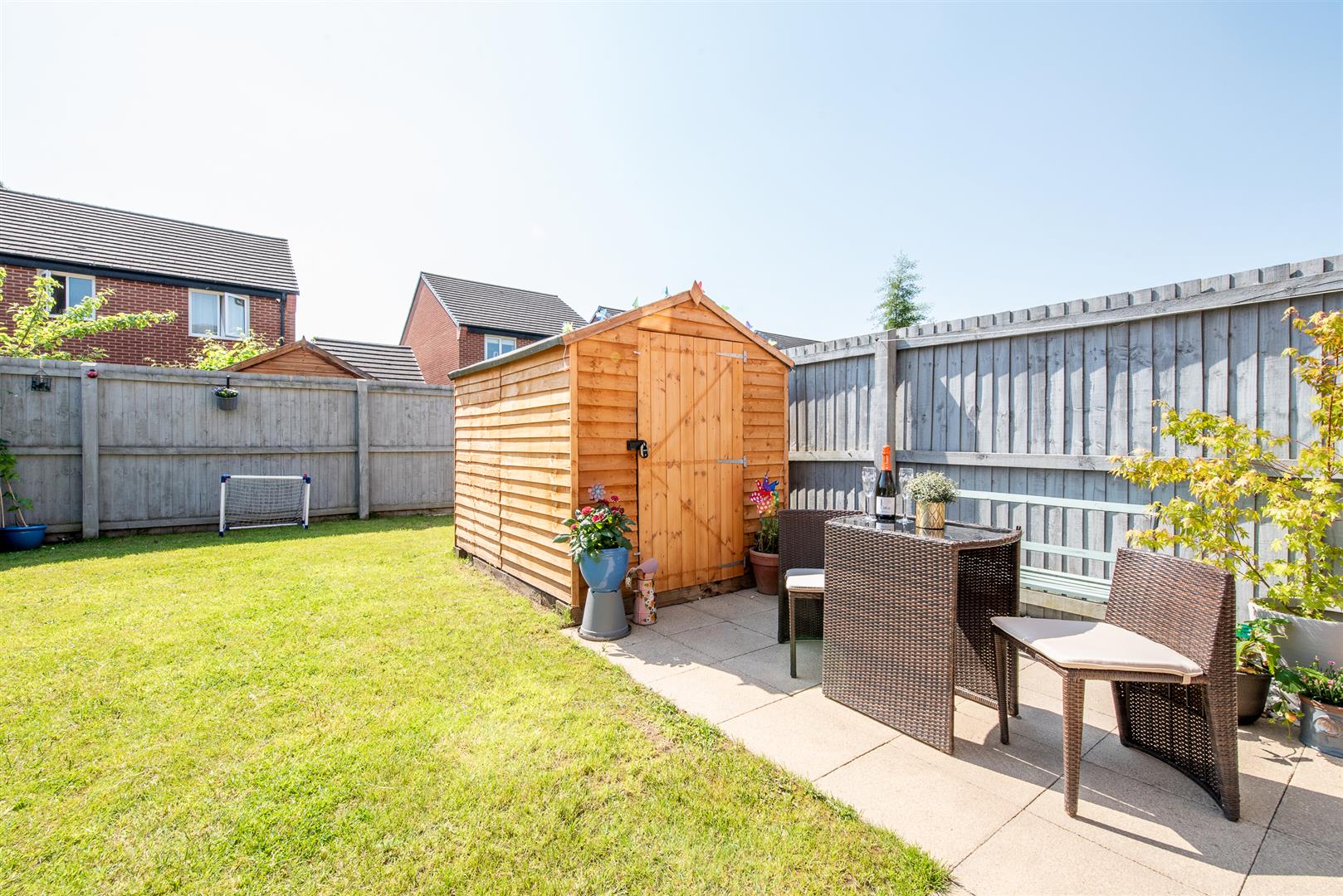 3 bed property in Wareham Close, Preston